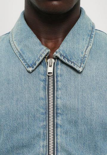 Джинсовая куртка