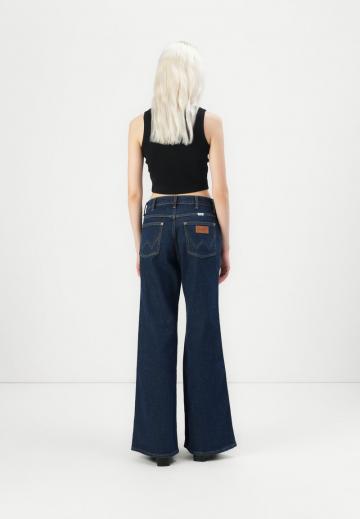 Клешеные джинсы