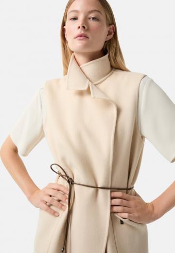 Длинный жилет