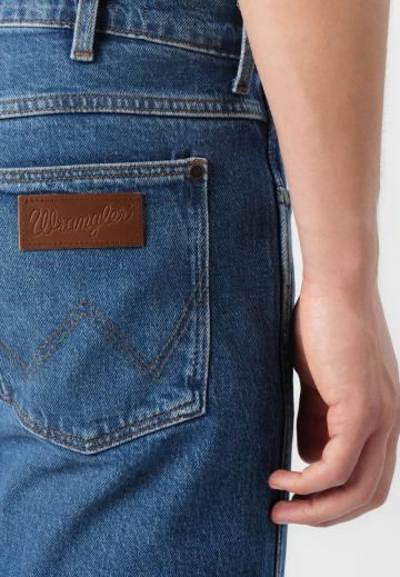 Прямые джинсы