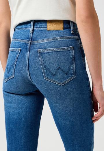 Прямые джинсы