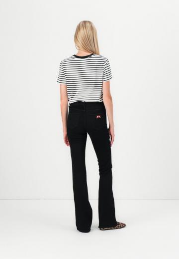 Клешеные джинсы