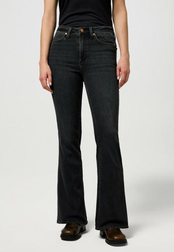 Клешеные джинсы