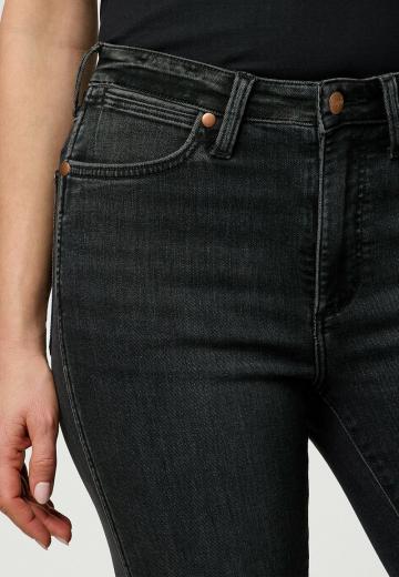 Клешеные джинсы