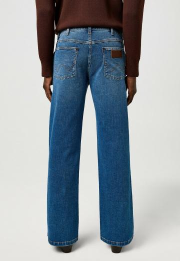 Клешеные джинсы
