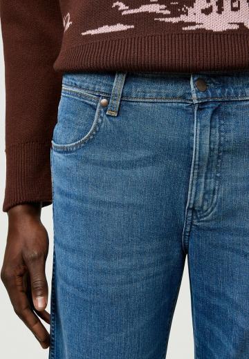 Клешеные джинсы