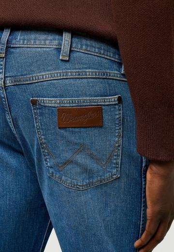 Клешеные джинсы