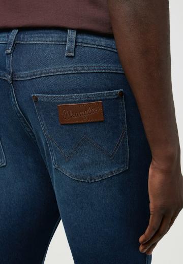 Узкие джинсы