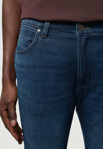 Узкие джинсы