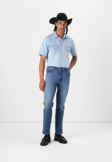 Прямые джинсы