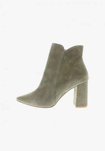 Полусапожки на высоком каблуке