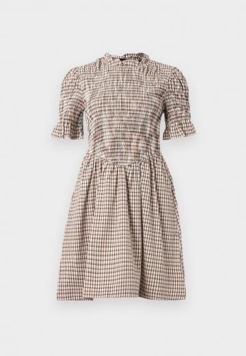 Короткое платье