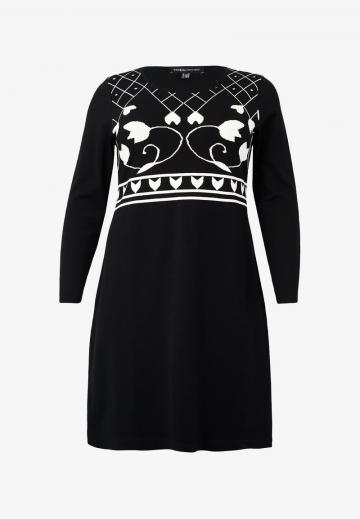 Вязаное платье