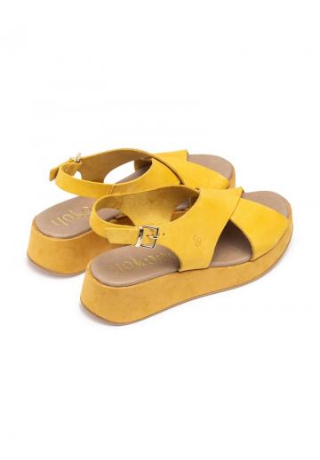 Босоножки на танкетке