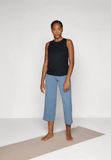 Спортивный топ