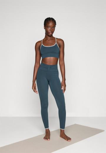 Спортивный бюстгальтер