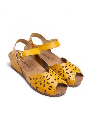 Босоножки на танкетке