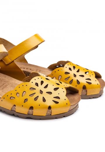 Босоножки на танкетке