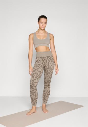 Спортивные штаны