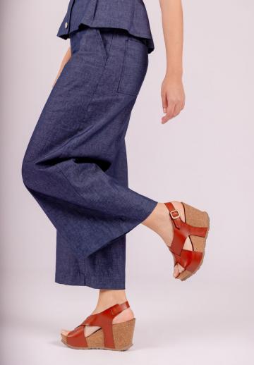 Босоножки на танкетке