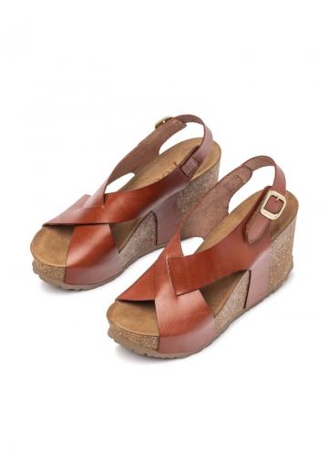 Босоножки на танкетке