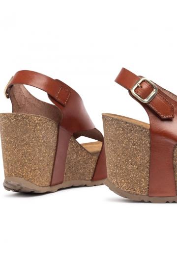 Босоножки на танкетке