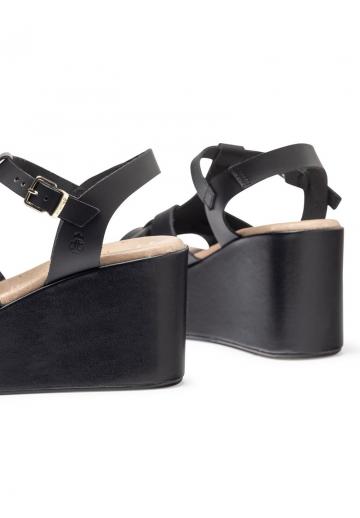 Босоножки на танкетке