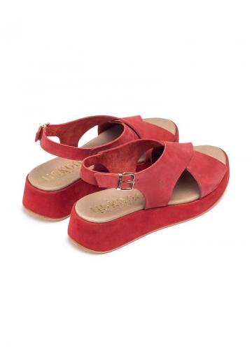 Босоножки на танкетке