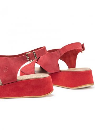 Босоножки на танкетке