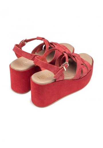 Босоножки на танкетке