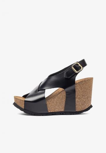 Босоножки на танкетке