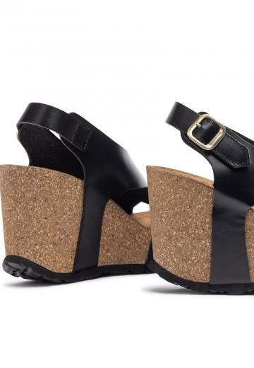 Босоножки на танкетке