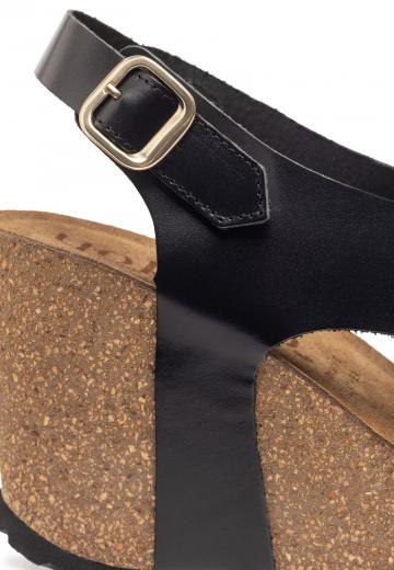 Босоножки на танкетке