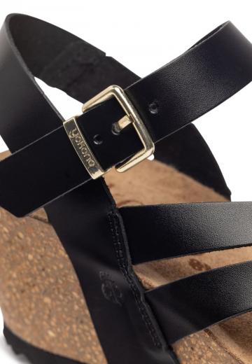 Босоножки на танкетке