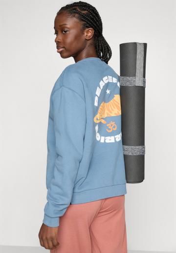 Спортивная толстовка