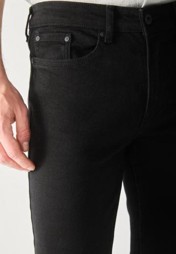 Узкие джинсы