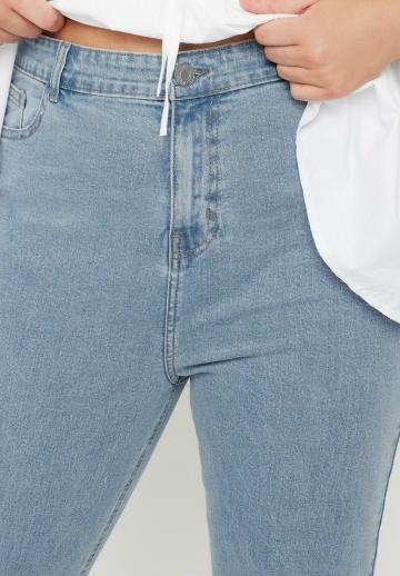 Короткие джинсы