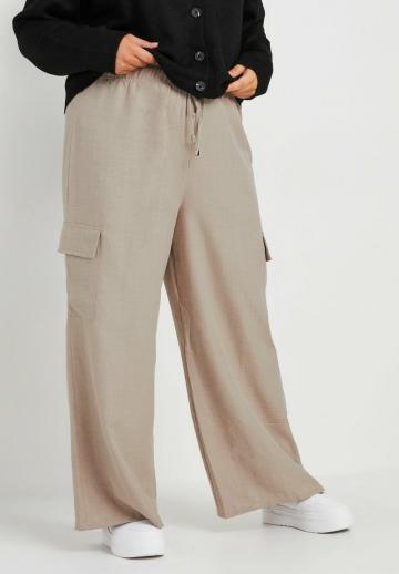 Брюки с накладными карманами