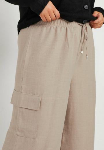 Брюки с накладными карманами