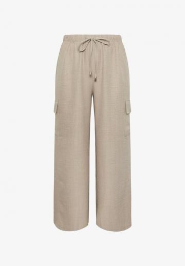 Брюки с накладными карманами