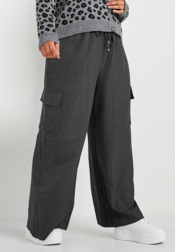 Брюки с накладными карманами