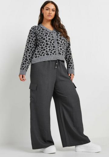 Брюки с накладными карманами