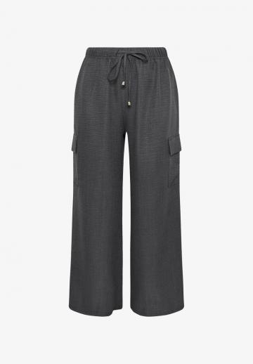 Брюки с накладными карманами