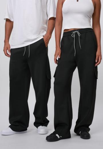 Брюки с накладными карманами