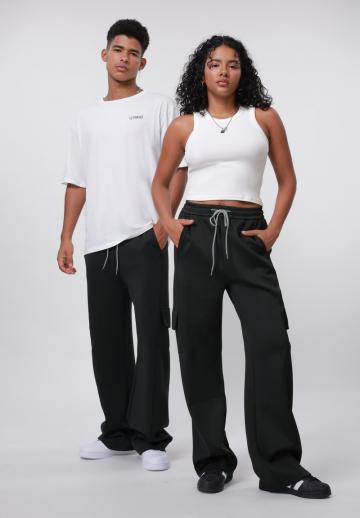 Брюки с накладными карманами