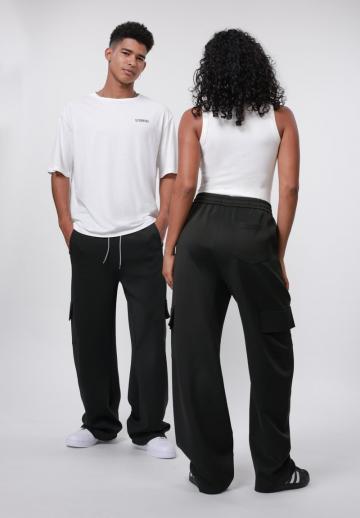 Брюки с накладными карманами