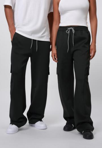 Брюки с накладными карманами