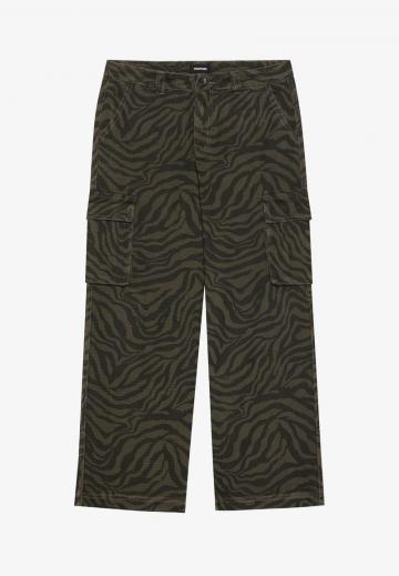 Брюки с накладными карманами