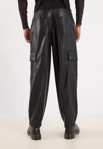 Брюки с накладными карманами