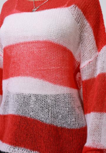 Пуловер в полоску